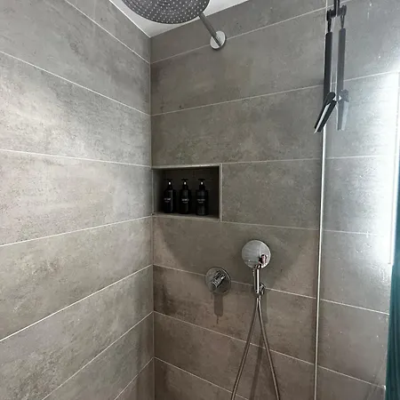 Family Apartment, Near The Whit Private Park Locarno