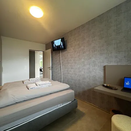 Family Apartment, Near The Whit Private Park Appartement