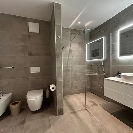 Family Apartment, Near The Whit Private Park Locarno