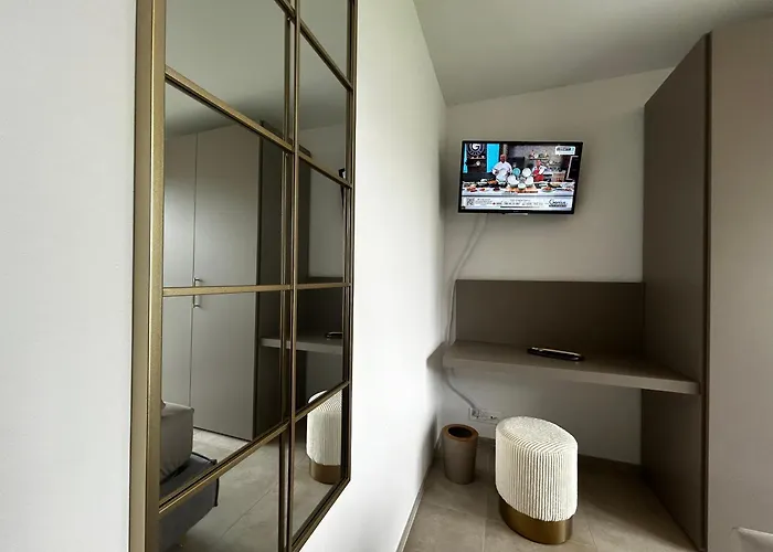 Family Apartment, Near The Whit Private Park Апартаменты