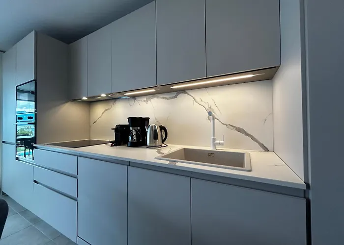 Family Apartment, Near The Whit Private Park Апартаменты