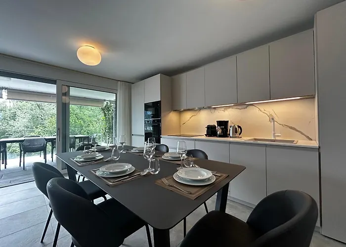 Family Apartment, Near The Whit Private Park Апартаменты *