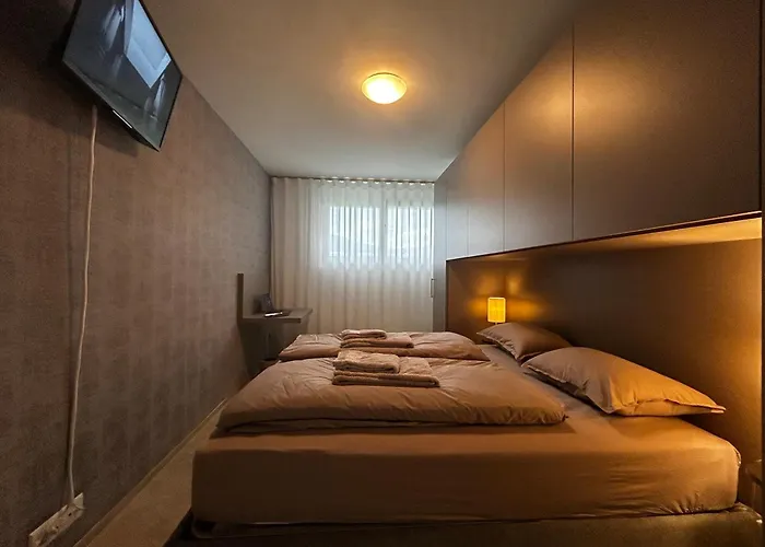 Family Apartment, Near The Whit Private Park * Локарно