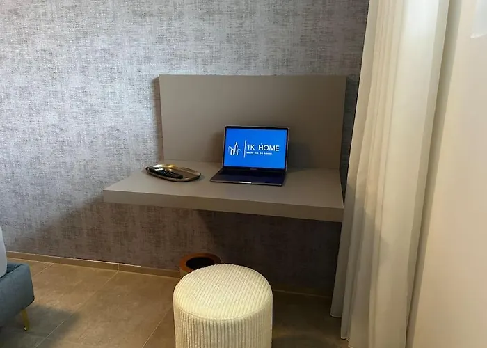 Family Apartment, Near The Whit Private Park * Локарно