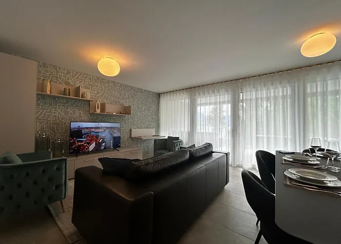 Апартаменты Family Apartment, Near The Whit Private Park *