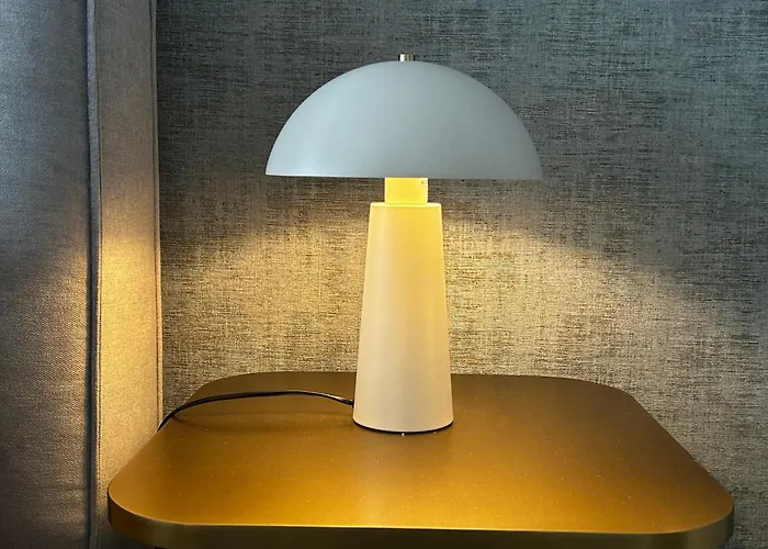 Family Apartment, Near The Whit Private Park Локарно