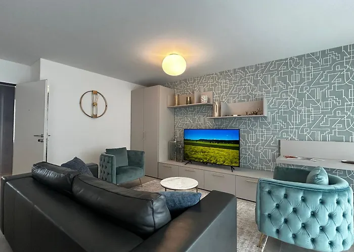 Family Apartment, Near The Whit Private Park Апартаменты *