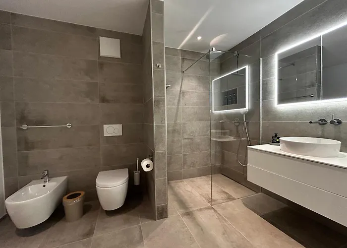 Family Apartment, Near The Whit Private Park Локарно