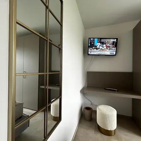 Family Apartment, Near The Whit Private Park Διαμέρισμα