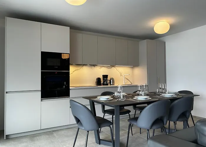 Family Apartment, Near The Whit Private Park Apartment